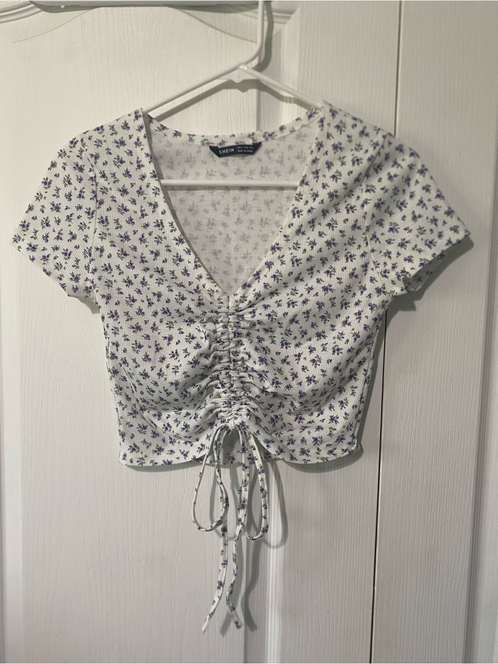 SHEIN White V-Neck Ruched Floral Drawstring Crop Top